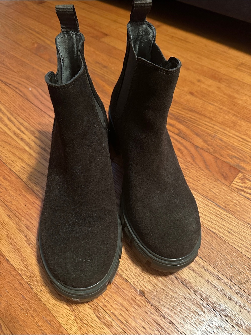 Steve Madden Hunter Green Suede Chelsea Boots- Classic Slip-On Style